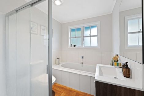 Photo of property in 142 Ti Rakau Drive, Pakuranga, Auckland, 2010