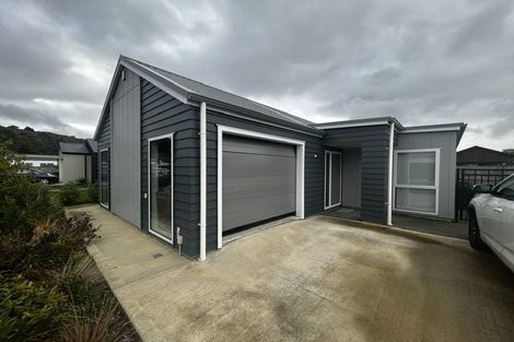 Photo of property in 7 Koru Loop, Paraparaumu, 5032