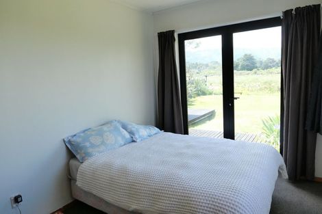 Photo of property in 48 Rutherford Drive, Waikanae Beach, Waikanae, 5036