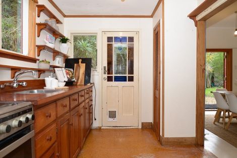 Photo of property in 55 Hawkhurst Road, Lyttelton, 8082