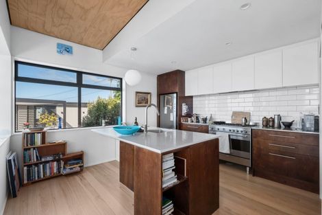 Photo of property in 33 Marama Crescent, Mount Pleasant, Christchurch, 8081