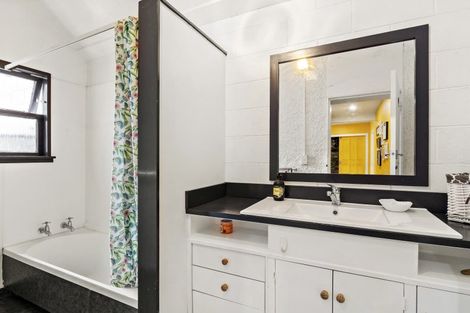 Photo of property in 223 Muritai Road, Eastbourne, Lower Hutt, 5013