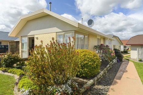 Photo of property in 3 Royal Fern, Kelvin Grove, Palmerston North, 4414