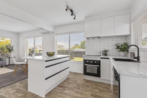 Photo of property in 2/25 Pinedale Place, Henderson, Auckland, 0610