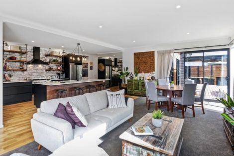 Photo of property in 1 Coutts Way, Fitzherbert, Palmerston North, 4410