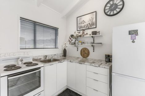 Photo of property in 1 Fantail Court, Orewa, 0931