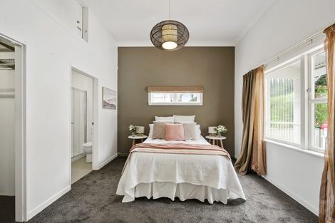 Photo of property in 160 Russell Terrace, Berhampore, Wellington, 6023