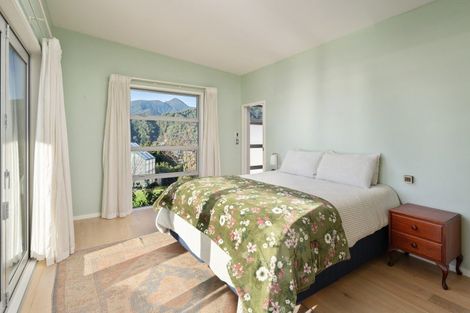 Photo of property in 33 Harbour View Heights, Picton, 7220