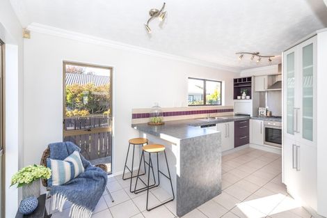 Photo of property in 33 Gilbass Avenue, Hamilton Lake, Hamilton, 3204