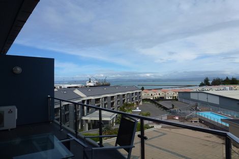 Photo of property in 2/4 Reads Quay, Gisborne, 4010