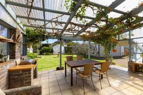 Photo of property in 8 Manu Crescent, Upper Vogeltown, New Plymouth, 4310