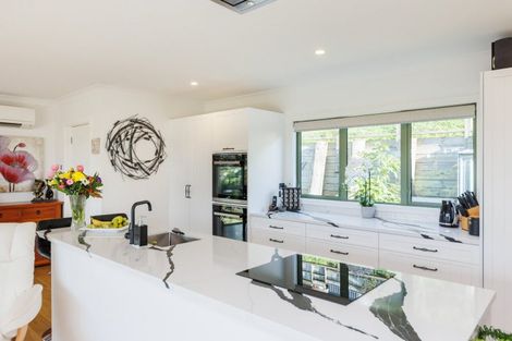 Photo of property in 121 Cashmere Drive, Fitzherbert, Palmerston North, 4410