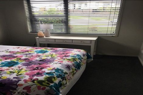 Photo of property in 35 Syd Grant Crescent, Orewa, 0931