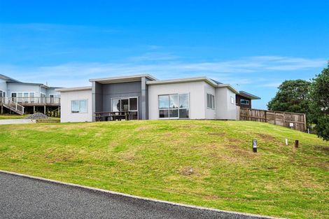 Photo of property in 2 Tua Tua Place, Baylys Beach, 0377