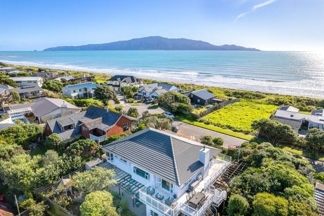 Photo of property in 8 Ara Kuaka, Waikanae Beach, Waikanae, 5036