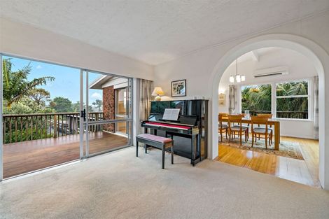 Photo of property in 17 Edgerton Road, Te Atatu Peninsula, Auckland, 0610