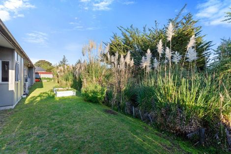Photo of property in 5 Byron Brown Place, Otaki Beach, Otaki, 5512