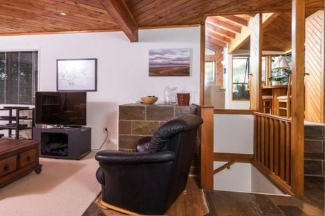 Photo of property in 3 Beulah Avenue, Rothesay Bay, Auckland, 0630