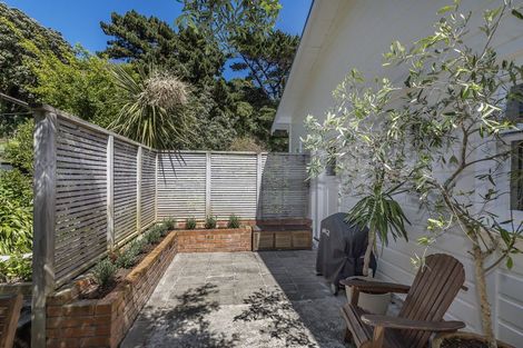 Photo of property in 48 Jackson Street, Island Bay, Wellington, 6023