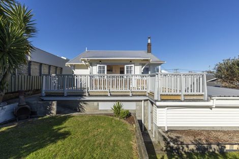 Photo of property in 16 Bulteel Street, New Plymouth, 4310
