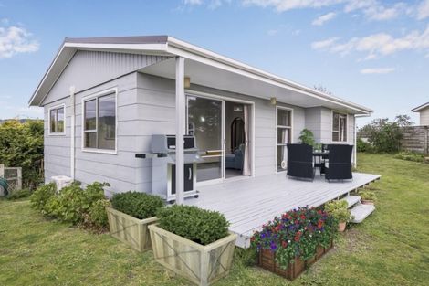 Photo of property in 9 Freyberg Crescent, Waikanae Beach, Waikanae, 5036