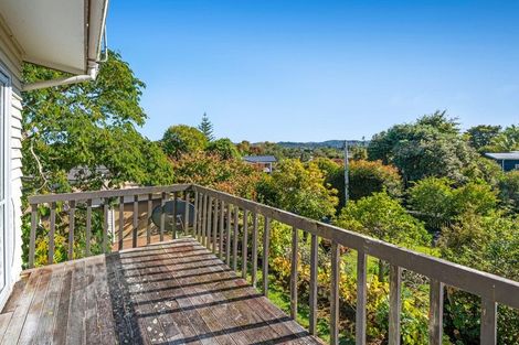 Photo of property in 16 Pohutukawa Avenue, Red Beach, 0932