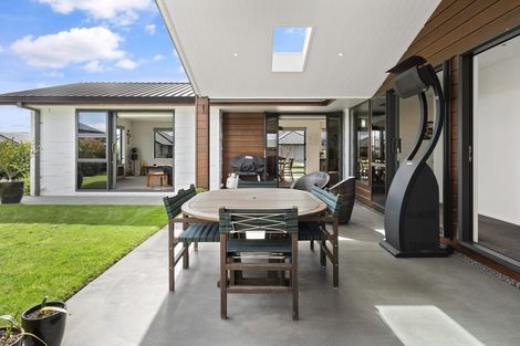 Photo of property in 2 Clifford Close, Leamington, Cambridge, 3432