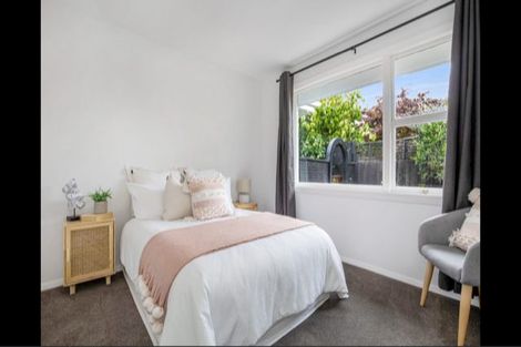 Photo of property in 2/111 Aikmans Road, Merivale, Christchurch, 8014