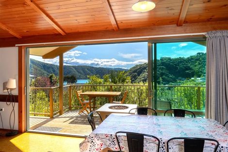 Photo of property in 21 Amelia Crescent, Waikawa, Picton, 7220