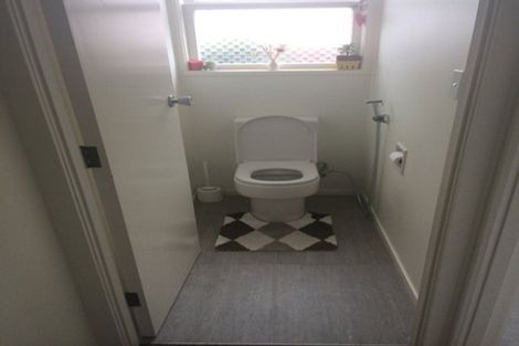 Photo of property in 2/43 Dale Crescent, Pakuranga, Auckland, 2010