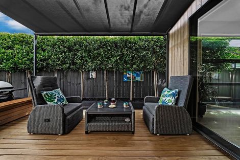 Photo of property in 12 Tarras Road, Kumeu, 0810