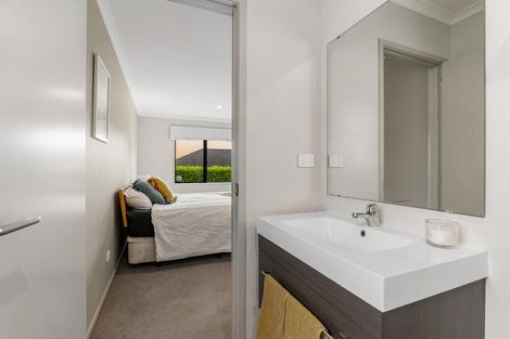 Photo of property in 8 Grenache Way, Kumeu, 0810