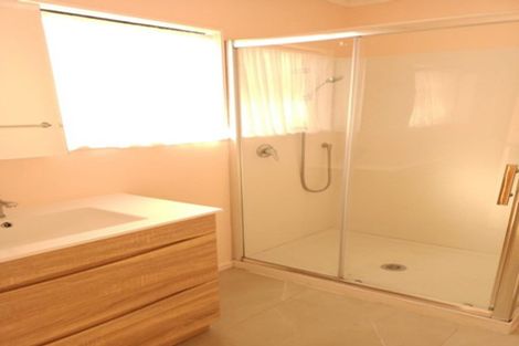 Photo of property in 18 Dungarvon Place, Clendon Park, Auckland, 2103