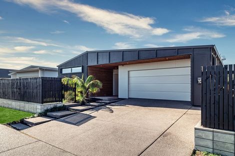 Photo of property in 15 Awatira Drive, Papamoa Beach, Papamoa, 3118