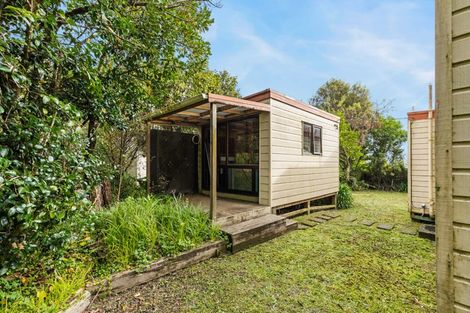 Photo of property in 1099 Scenic Drive North, Swanson, Auckland, 0816