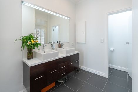 Photo of property in 81 Marine Parade, Seatoun, Wellington, 6022