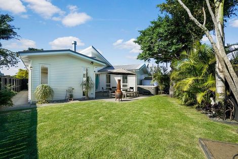 Photo of property in 24 Motuora Road, Manly, Whangaparaoa, 0930