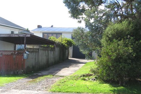 Photo of property in 21 Abbotleigh Avenue, Te Atatu Peninsula, Auckland, 0610