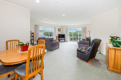 Photo of property in 17a Villa Grove, Paraparaumu, 5032