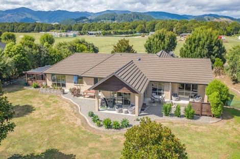 Photo of property in 38 Saint Laurent Way, Ohau, Levin, 5570