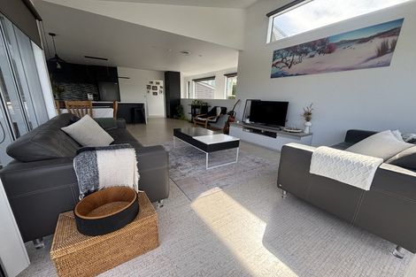 Photo of property in 1/19 Channel View Road, Campbells Bay, Auckland, 0630