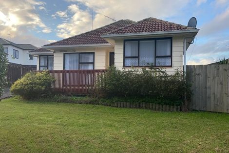 Photo of property in 13 Foyle Place, Glendene, Auckland, 0602