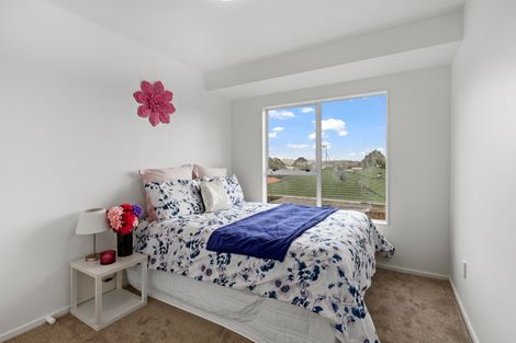 Photo of property in 1/53 Sungrove Rise, Sunnyvale, Auckland, 0612