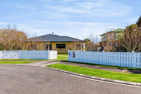 Photo of property in 6 Edna Wills Place, Hawera, 4610