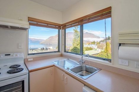 Photo of property in 35a Wynyard Crescent, Fernhill, Queenstown, 9300