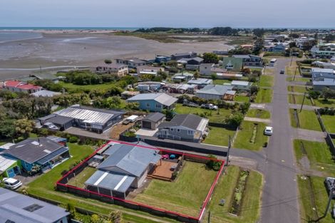 Photo of property in 18a Shortt Street, Foxton Beach, Foxton, 4815