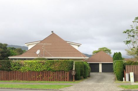 Photo of property in 35 Walton Avenue, Waikanae, 5036