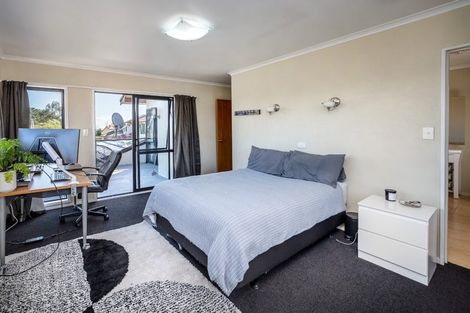 Photo of property in 106 Pacific Drive, Fitzherbert, Palmerston North, 4410