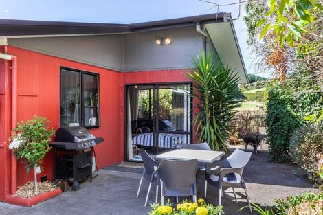 Photo of property in 2 Epping Place, Richmond Heights, Taupo, 3330