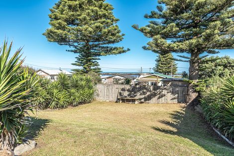 Photo of property in 9 Ashton Terrace, Castlecliff, Whanganui, 4501